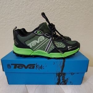 NEW IN BOX Boys Teva Athletic Shoes- Sz 2